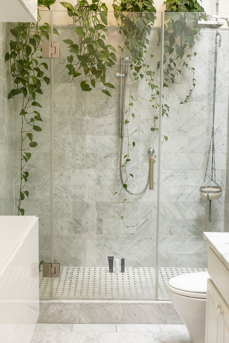 Bezbariérová sprcha s protiskluznou podložkou ve sprchovém  koutě